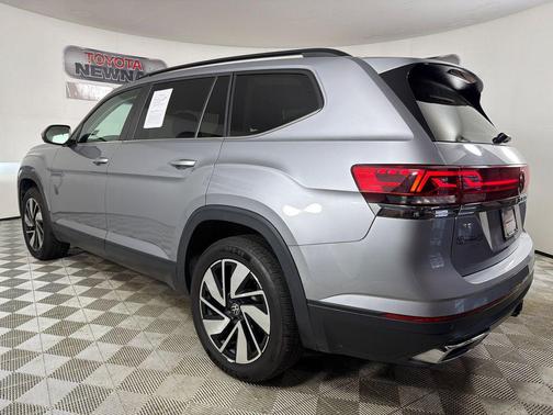 2024 Volkswagen Atlas 2.0T SE w/Technology 4MOTION