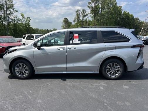2024 Toyota Sienna XLE 7 Passenger