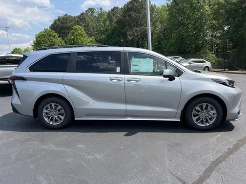 2024 Toyota Sienna XLE 7 Passenger
