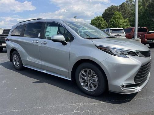 2024 Toyota Sienna XLE 7 Passenger