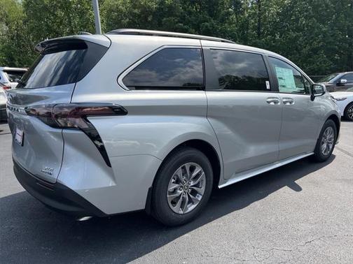 2024 Toyota Sienna XLE 7 Passenger