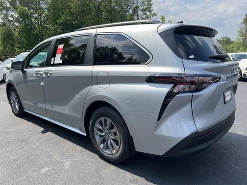 2024 Toyota Sienna XLE 7 Passenger