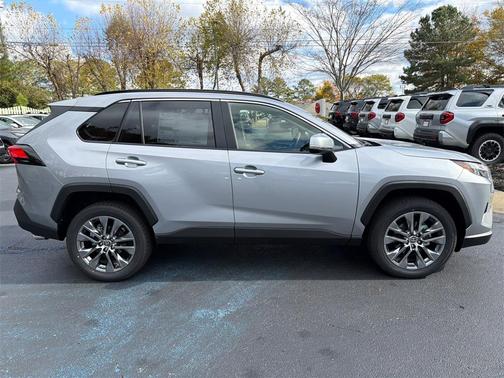 2025 Toyota RAV4 XLE Premium