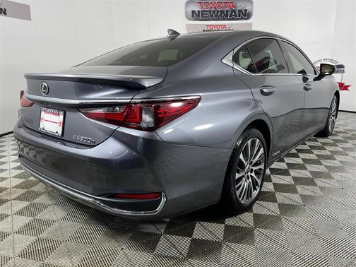 2019 Lexus ES 300h Base