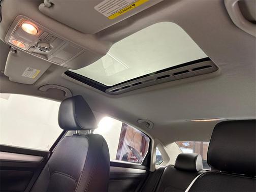 2013 Volkswagen Passat 2.0 TDI SE w/ Sunroof