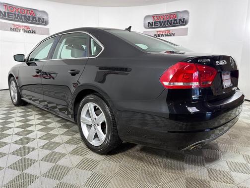 2013 Volkswagen Passat 2.0 TDI SE w/ Sunroof