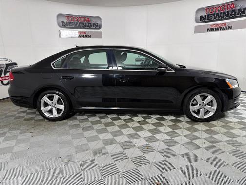 2013 Volkswagen Passat 2.0 TDI SE w/ Sunroof