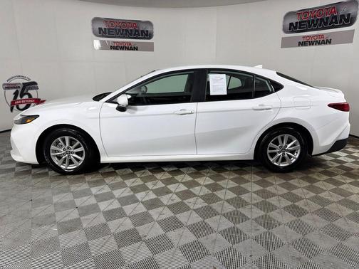 Ice 2025 Toyota Camry LE