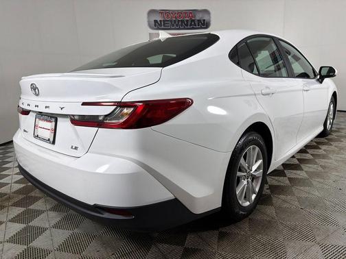 Ice 2025 Toyota Camry LE