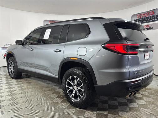 2025 GMC Acadia AWD AT4