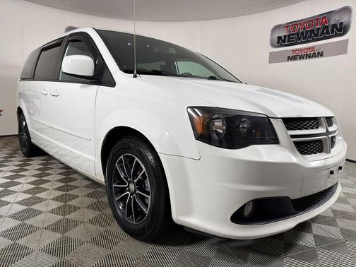 White Knuckle Clearcoat 2017 Dodge Grand Caravan GT