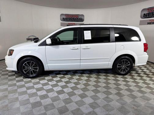 White Knuckle Clearcoat 2017 Dodge Grand Caravan GT