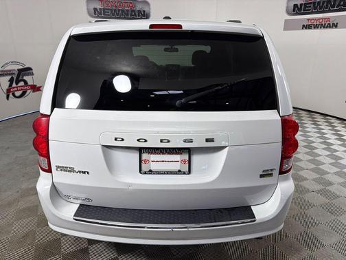 White Knuckle Clearcoat 2017 Dodge Grand Caravan GT