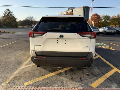 2021 Toyota RAV4 Hybrid XLE