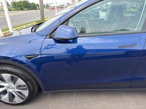 2022 Tesla Model Y Long Range Dual Motor All-Wheel Drive