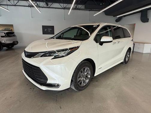 2021 Toyota Sienna XLE 7 Passenger