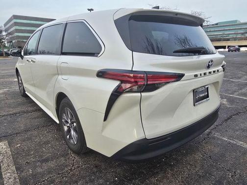 2021 Toyota Sienna XLE 7 Passenger