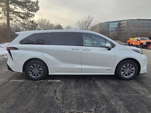 2021 Toyota Sienna XLE 7 Passenger