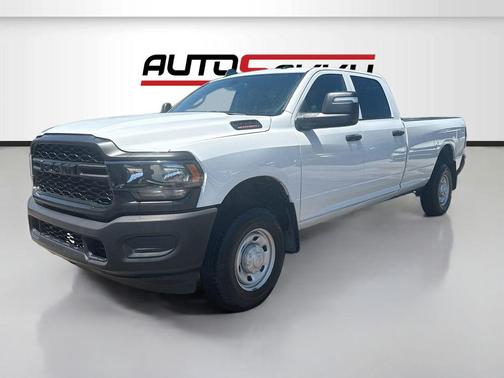 Bright White Clearcoat 2024 RAM 2500 Tradesman Crew Cab 4x4 8' Box