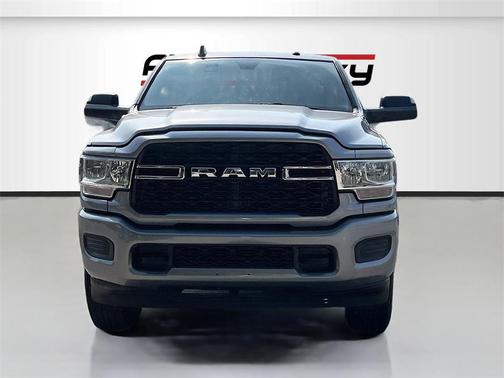 2022 RAM 2500 Tradesman Crew Cab 4x4 6'4' Box