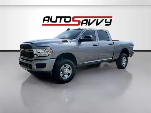 2022 RAM 2500 Tradesman Crew Cab 4x4 6'4' Box