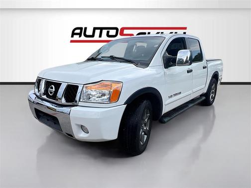 2015 Nissan Titan SV