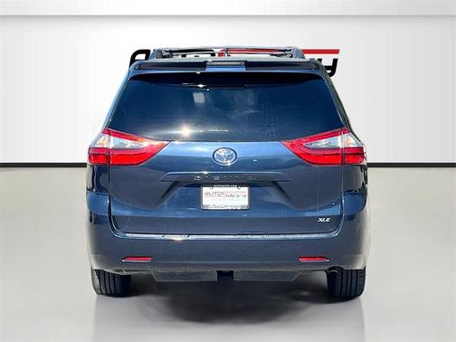 2020 Toyota Sienna XLE