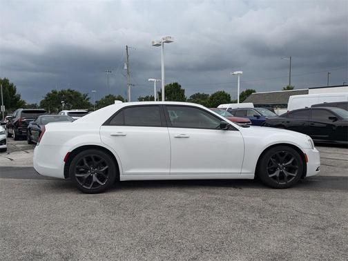 2020 Chrysler 300 Touring