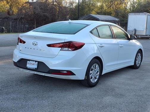 2019 Hyundai ELANTRA SE