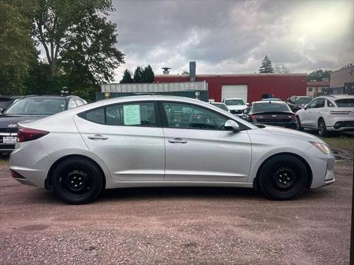 2019 Hyundai ELANTRA SE