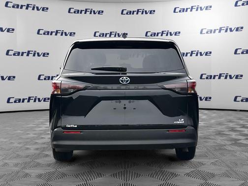 2024 Toyota Sienna LE