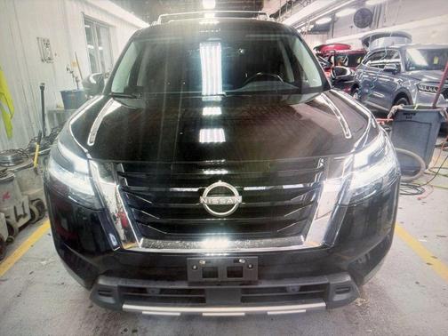 2023 Nissan Pathfinder SL 4WD