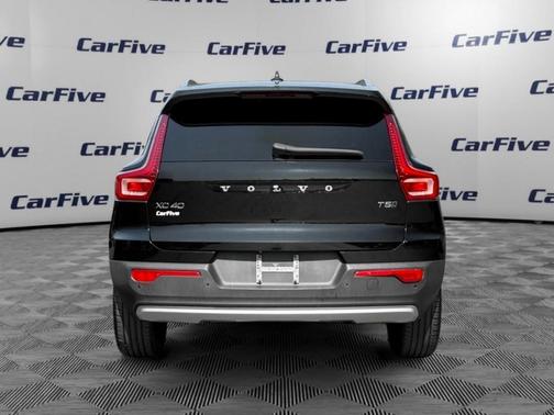 2019 Volvo XC40 T5 Momentum