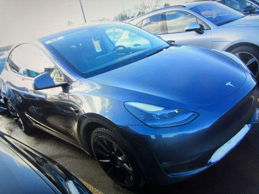 2022 Tesla Model Y Long Range Dual Motor All-Wheel Drive