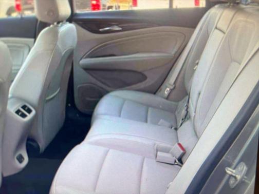 2019 Buick Regal TourX AWD Essence