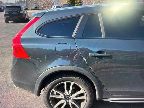 2015 Volvo V60 Cross Country T5