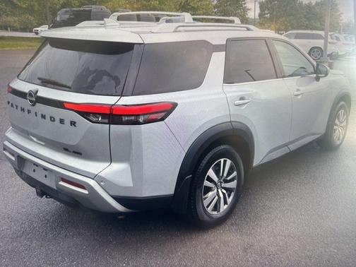 2022 Nissan Pathfinder SL 4WD