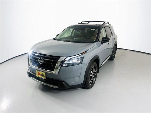 2025 Nissan Pathfinder Platinum FWD