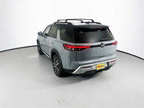 2025 Nissan Pathfinder Platinum FWD