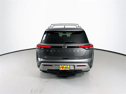 2025 Nissan Pathfinder Platinum FWD