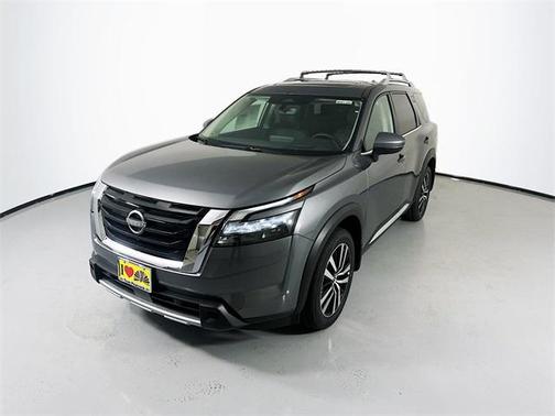 2025 Nissan Pathfinder Platinum FWD