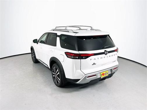 2025 Nissan Pathfinder Platinum FWD