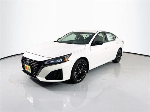 2025 Nissan Altima SR FWD