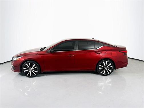 2022 Nissan Altima SR FWD
