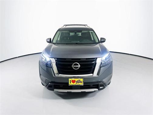 2025 Nissan Pathfinder SL FWD