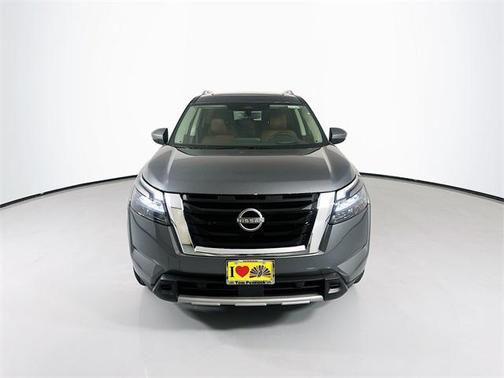 2025 Nissan Pathfinder Platinum FWD