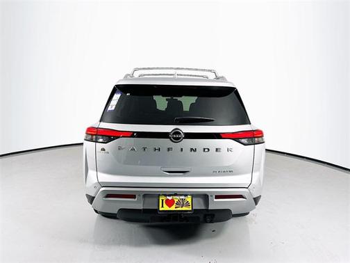 2025 Nissan Pathfinder Platinum FWD
