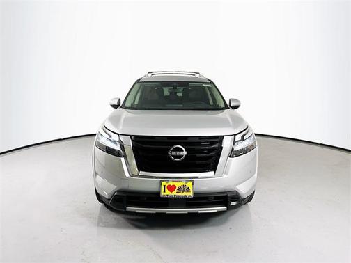 2025 Nissan Pathfinder Platinum FWD