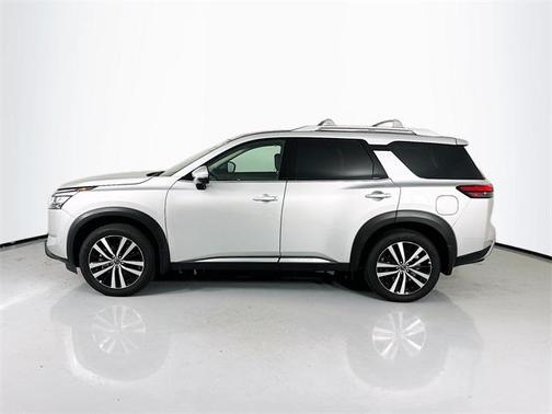 2025 Nissan Pathfinder Platinum FWD