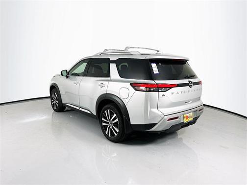 2025 Nissan Pathfinder Platinum FWD